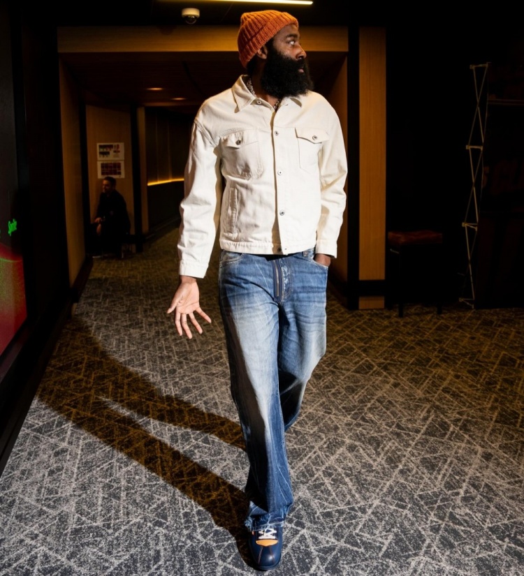 MK体育官方网站-自转会骑士以来8胜1负！哈登晒近照：🗣️MOP 最杰出球员